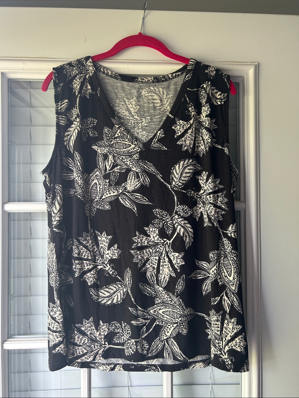 Black & White Floral V-Neck Tank Top